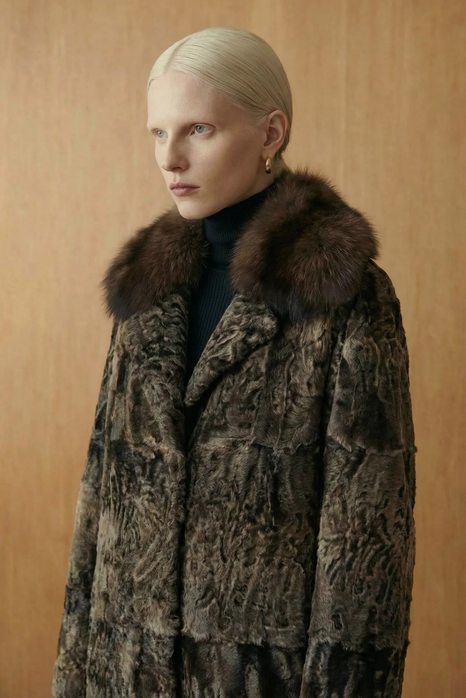 Noir Éclipse Swakara Coat - Image 3
