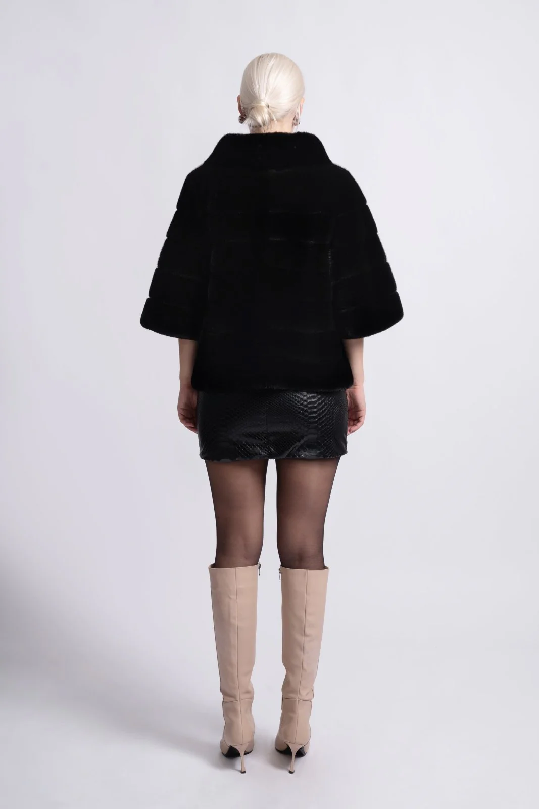 Noir Élégance Short-Sleeve Mink Fur Jacket - Image 3