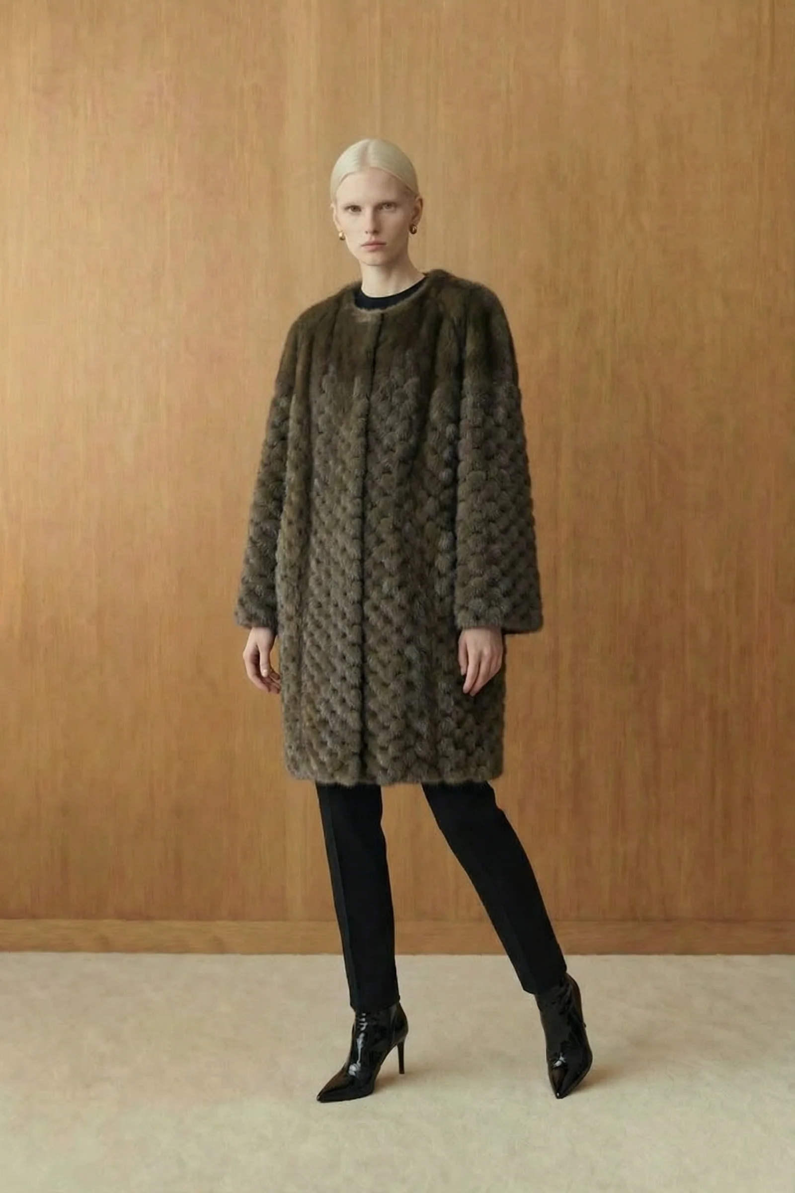 Veloura Mink Coat - Image 17